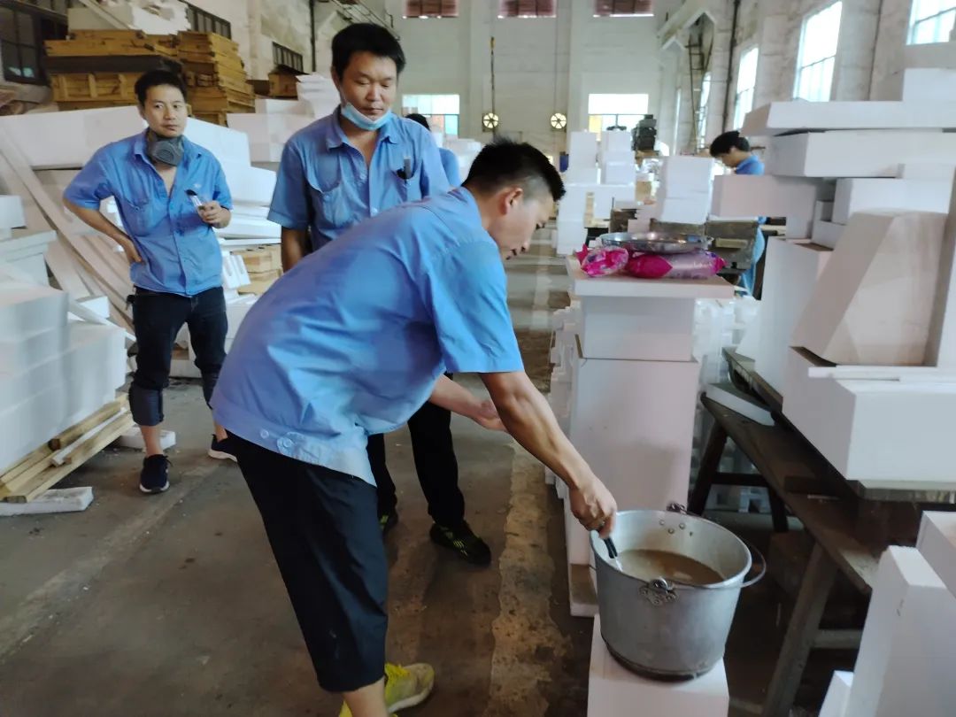 貴陽(yáng)險(xiǎn)峰：防暑降溫綠豆湯 關(guān)愛職工送清涼